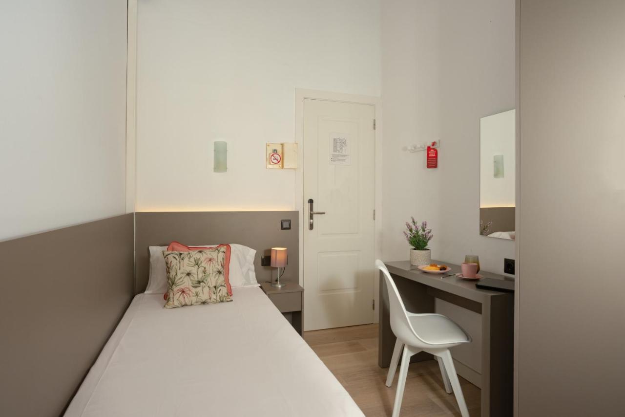 Antonios Hostal Sitges Buitenkant foto