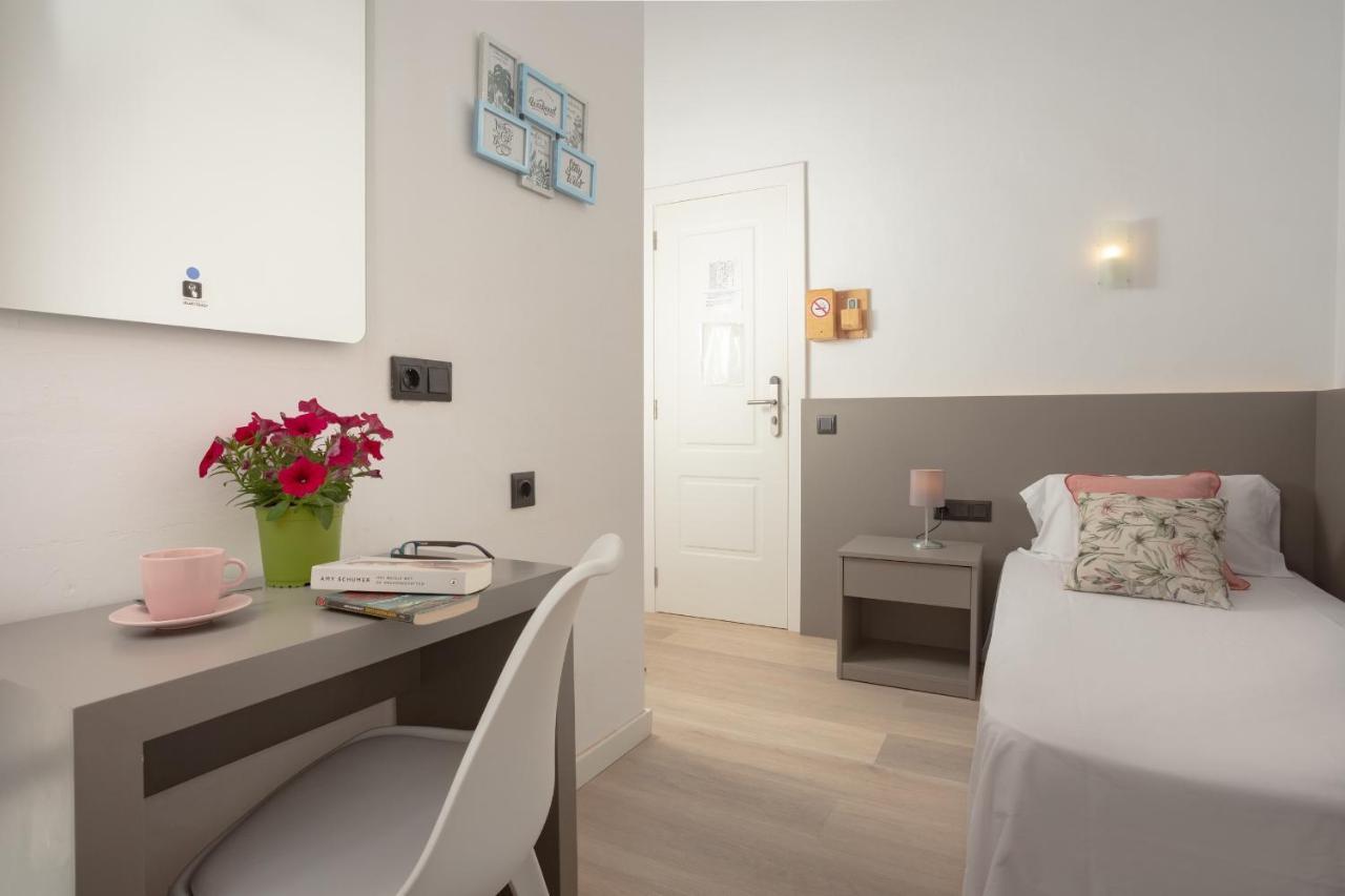 Antonios Hostal Sitges Buitenkant foto